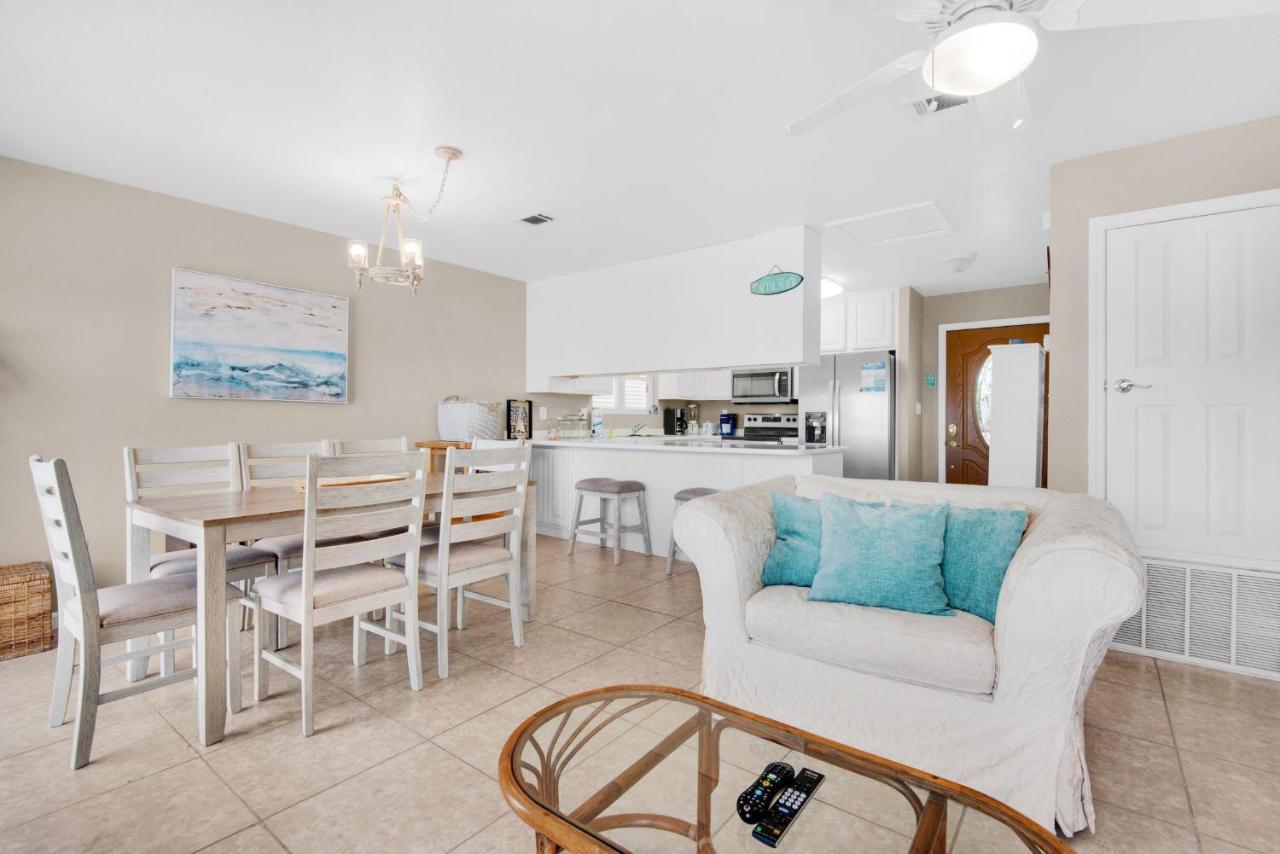 Moon Tide Cottage ペンサコーラ・ビーチ エクステリア 写真